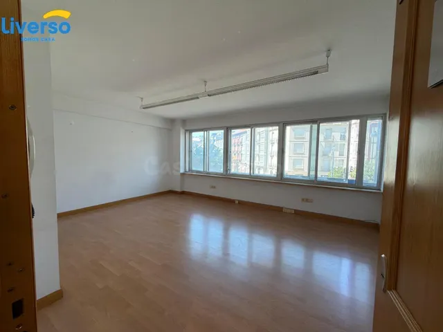 ATENCION INVERSORES, SE VENDE AMPLIO LOCAL EN EL CENTRO DE B - foto 3