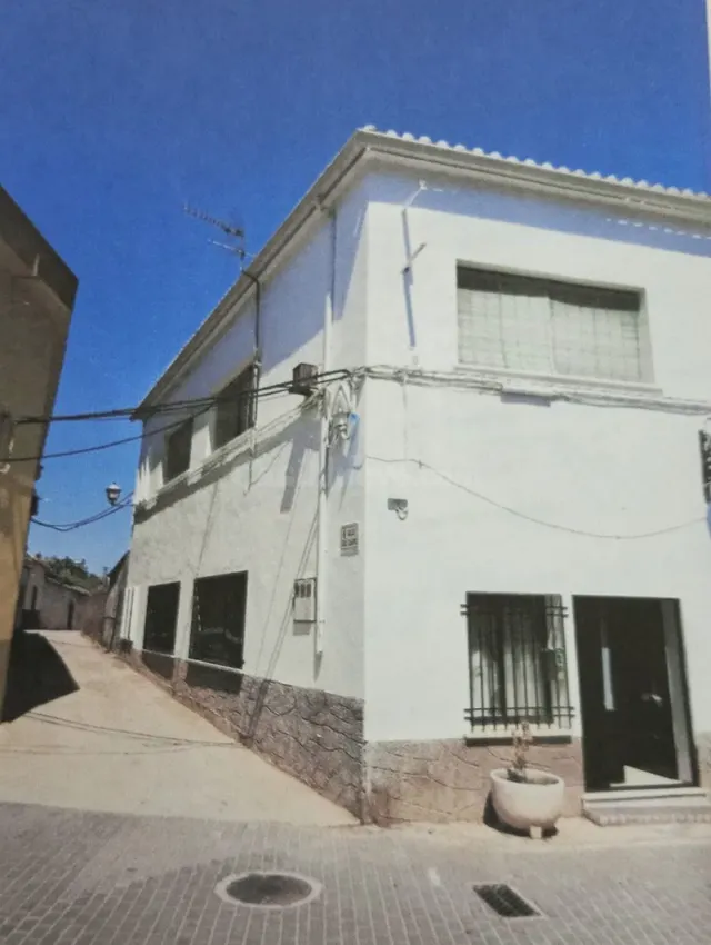 Local comercial/bar de 2 plantas en Torre de Santa María
