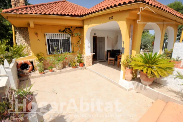 Maravilloso chalet con piscina, garaje, barbacoa y un impresionante jardín — 18