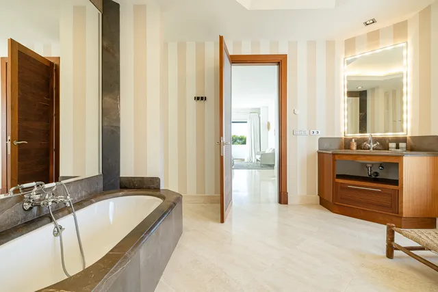 Chalet 4 habitaciones 615m² en venta - Costa Del Sol — 14