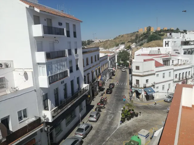 CASA GRANDE EN EL CENTRO DE ARCOS. — 24