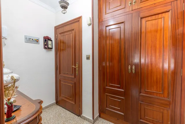 Amplia vivienda de 4 dormitorios con plaza de garaje opcional en Granada — 8