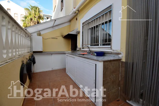 Adosado esquinero con dos terrazas cerca de la playa — 47