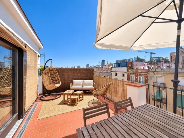 Magnífico ático con gran terraza y vistas despejadas – Carrer de Sant Pau, Barcelona — 13
