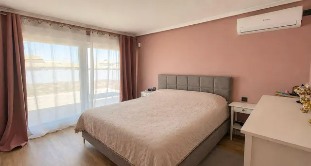 Casa reformada de 5 dormitorios con piscina privada, gran terraza y placas solares en Los Balcones — 13
