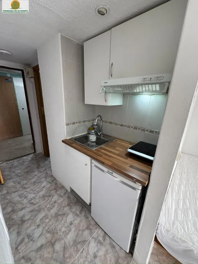 Estudio con piscina y vistas despejadas junto al centro de Benidorm — 9