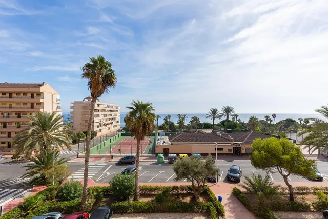 Apartamento de dos dormitorios con vistas la mar — 17