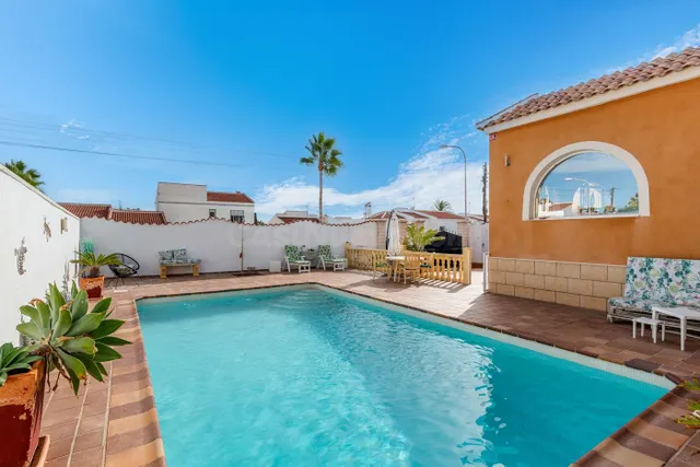 Villa 4 habitaciones 158m² en venta - Centro de la Ciudad Quesada — 28