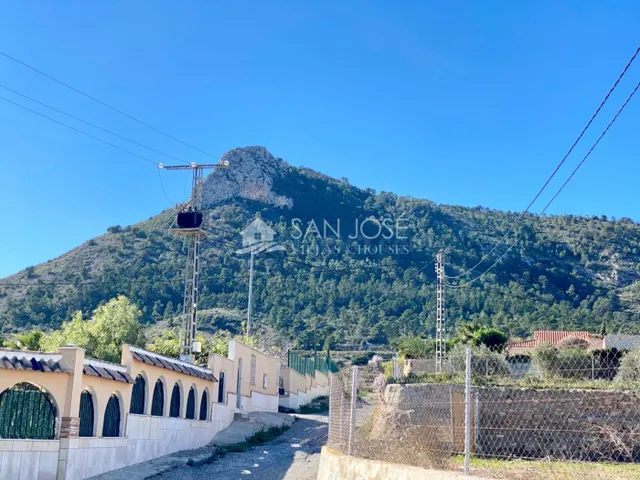 VENTA DE PARCELA DE 11040 M2 EN ASPE EN BUENA ZONA PARA CONS