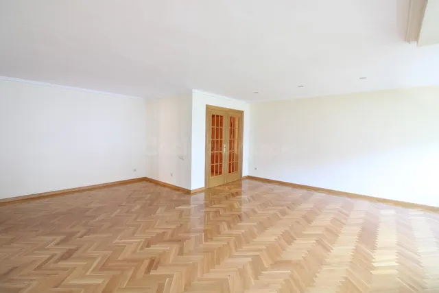 EXCLUSIVA VIVIENDA DE CASI 200M2, REFORMADA A ESTRENAR Y A P - foto 3