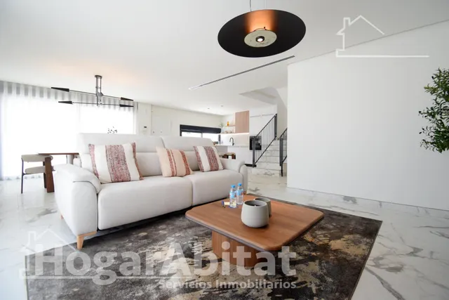 CHALET NUEVO CON PISCINA, GARAJE Y TERRAZA — 8