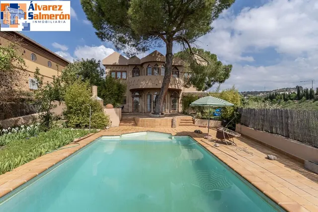 Espectacular casa independiente con piscina y grandes vistas