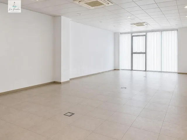 LOCAL DE 120 M2 EN PARQUE EMPRESARIAL DE ANTEQUERA - foto 4