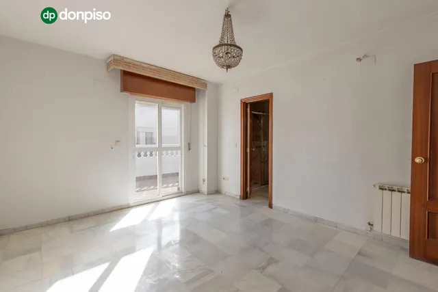 Exclusiva vivienda con piscina en la zona del Serrallo con piscina comunitaria — 27