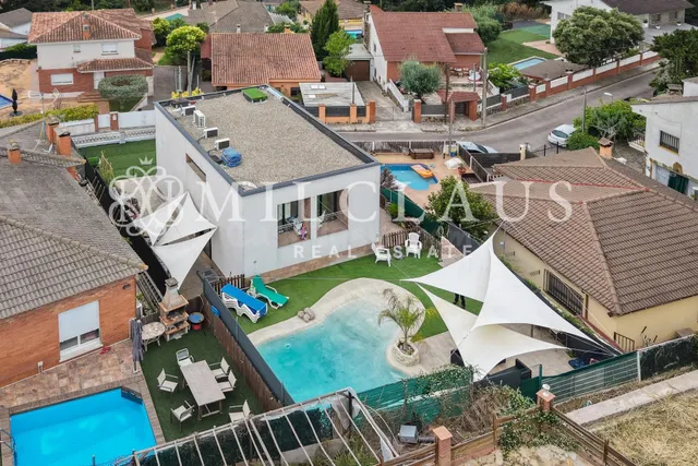 Casa o chalet independiente en venta en Calle d'Enric Morera — 5