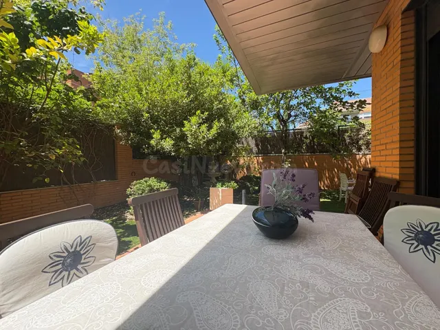 Magnífico Bajo con Jardín Privado Piscina y Pádel - foto 2