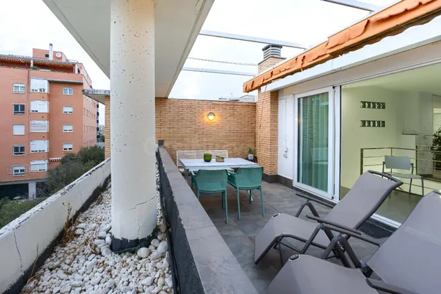 DÚPLEX-ÁTICO REFORMADO CON TERRAZA + GARAJE Y TRASTERO JUNTO - foto 2