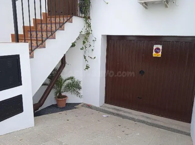 SE VENDE casa adosada OKUPA en Calle Parroco Domingo V Leon  - foto 3
