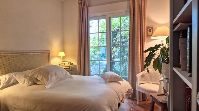 Precioso chalet con espectacular piscina y jardín autóctono — 47