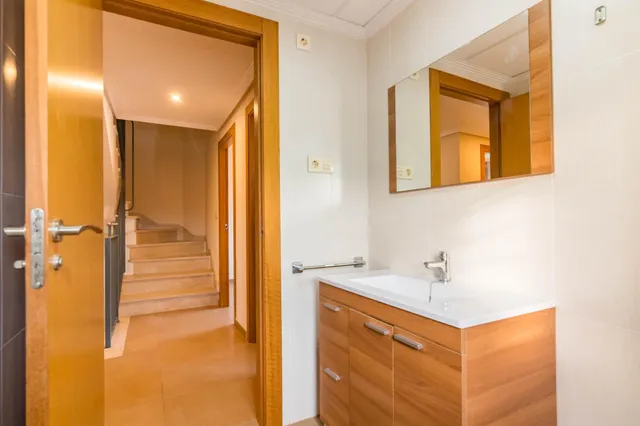 DÚPLEX 4 DORMITORIOS CON PLACAS SOLARES + VISTAS A LA MONTAÑA | ESQUINA — 25