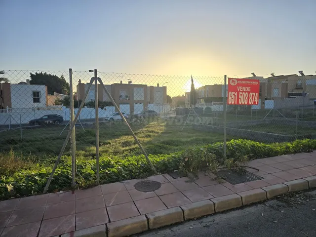 Parcela urbana con 328 m2 edificables en Huércal de Almería  - foto 2