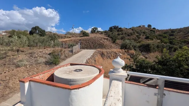 Casa rústica con terrazas y vistas a la montaña en Totalán — 24