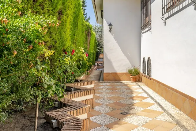 Chalet exclusivo en  una sola planta en el centro de La Zubia 5 dormitorios, piscina  y garaje — 42
