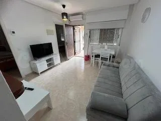 Acogedor Apartamento de 2 habitaciones con Piscina Comunitar - foto 2