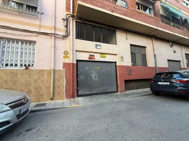 Garaje Cerrado para coche muy pequeño  en zona Avd. Acacias — 6