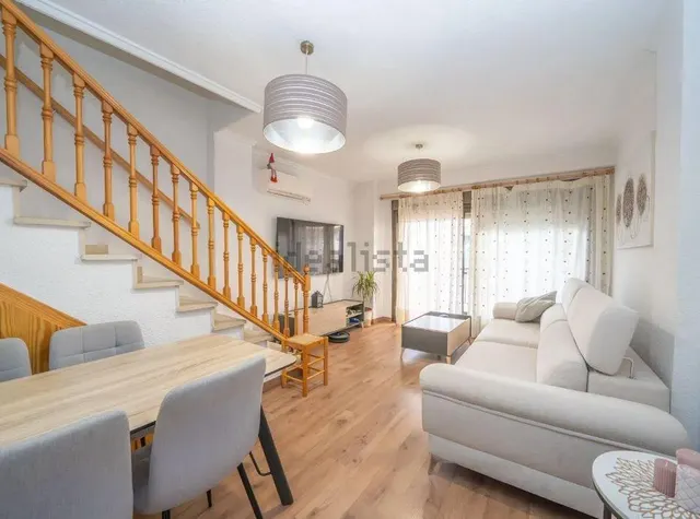 Duplex reformado junto al paseo marítimo y el parque Reina Sofía. — 3