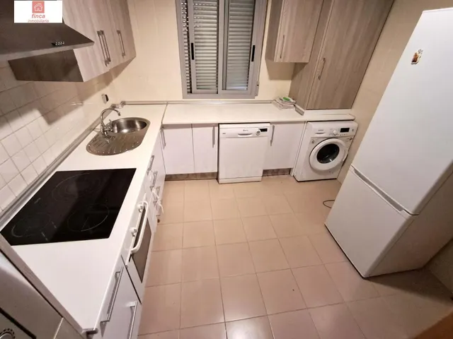 MONTIJO, ALQUILER PISO SIN AMUEBLAR, COCINA AMUEBLADA Y EQUI - foto 2