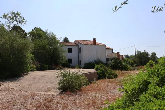 MASIA CON TERRENO, CON VISTAS CERCA DE VALL DALBA — 18