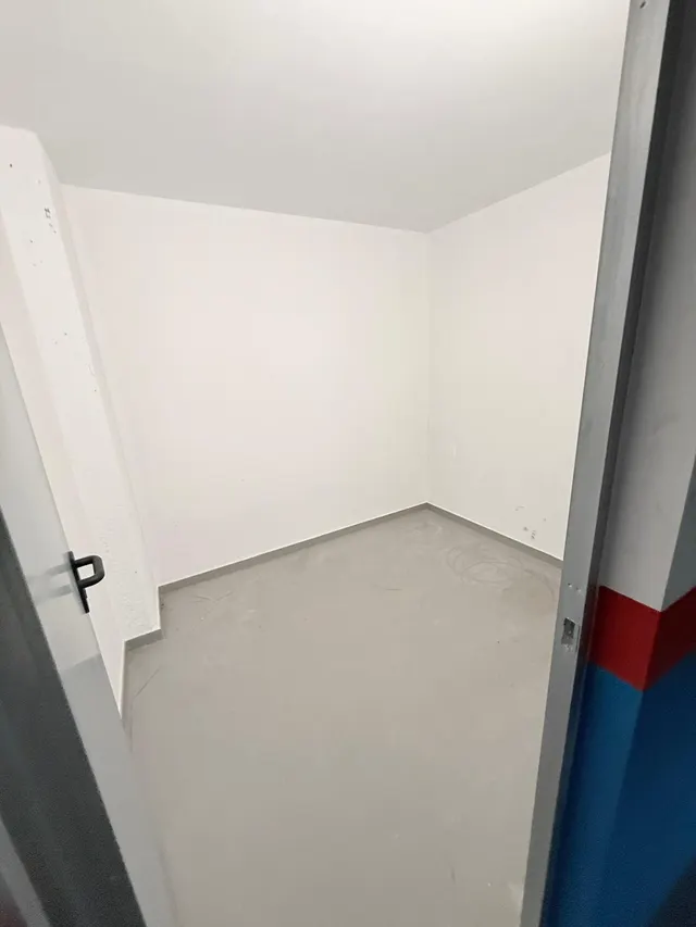 Luminoso apartamento semi-nuevo con terraza, piscina y parking — 18
