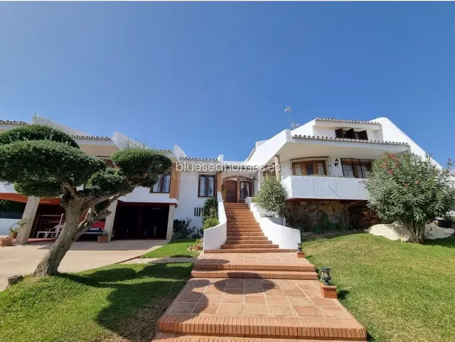 Venta de villa con cuatro dormitorios en Torremolinos, Málag - foto 3
