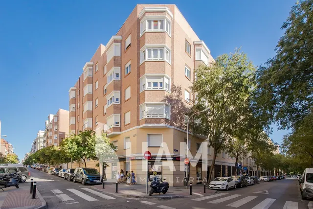 Amplio y luminoso piso exterior! — 28