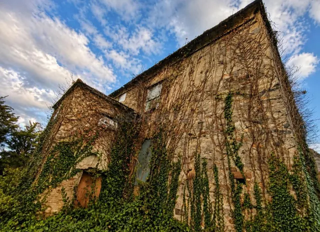 Casa con VISTAS AL MAR y gran parcela, en Castropol - foto 3
