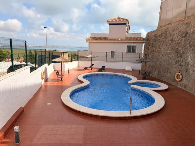 Dúplex con vistas al Mar Menor, piscina comunitaria y solári