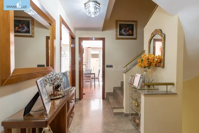 ¡EXCLUSIVA VIVIENDA UNIFAMILIAR CON PATIO PRIVADO EN ARMILLA - foto 4