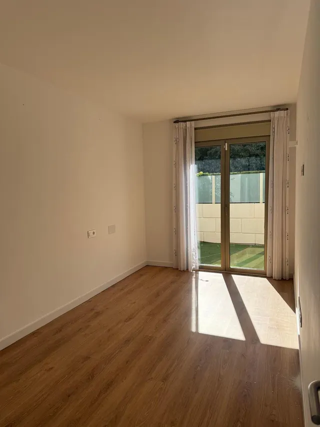 Bajo con terraza y jardín, piscina, garaje y trastero — 9