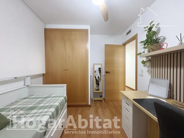 ¡Hogar de lujo! Amplio, sofisticado y reformado, con patio y garaje, todo amueblado — 17