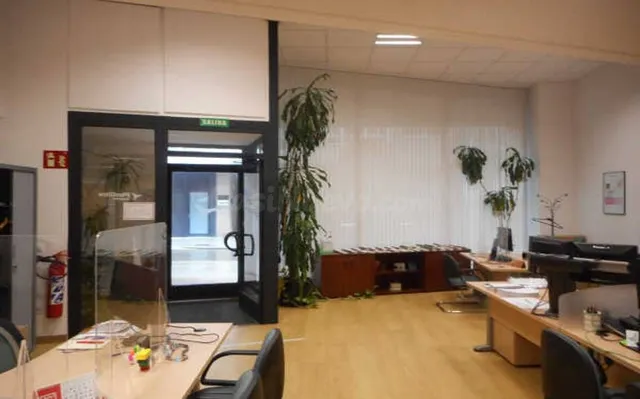 Oficina con entrada independiente desde la calle en el centr