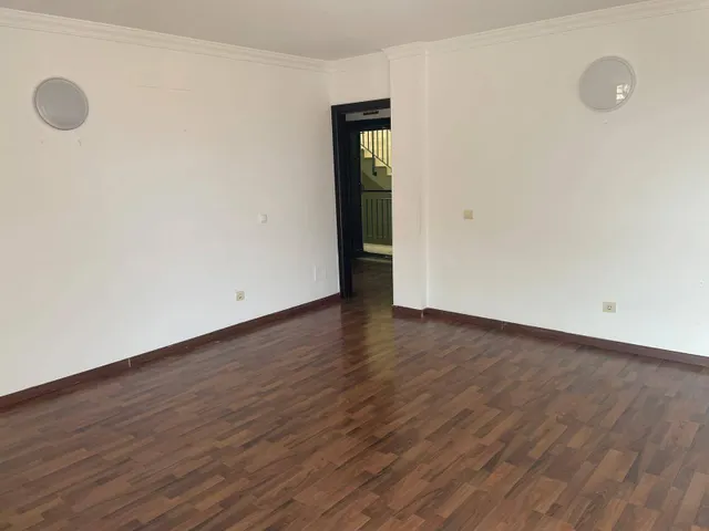 PISO EN VECINDARIO — 13