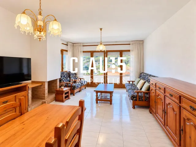 Casa independiente en venta con piscina privada y espectaculares vistas al mar en Sant Pol de Mar — 13
