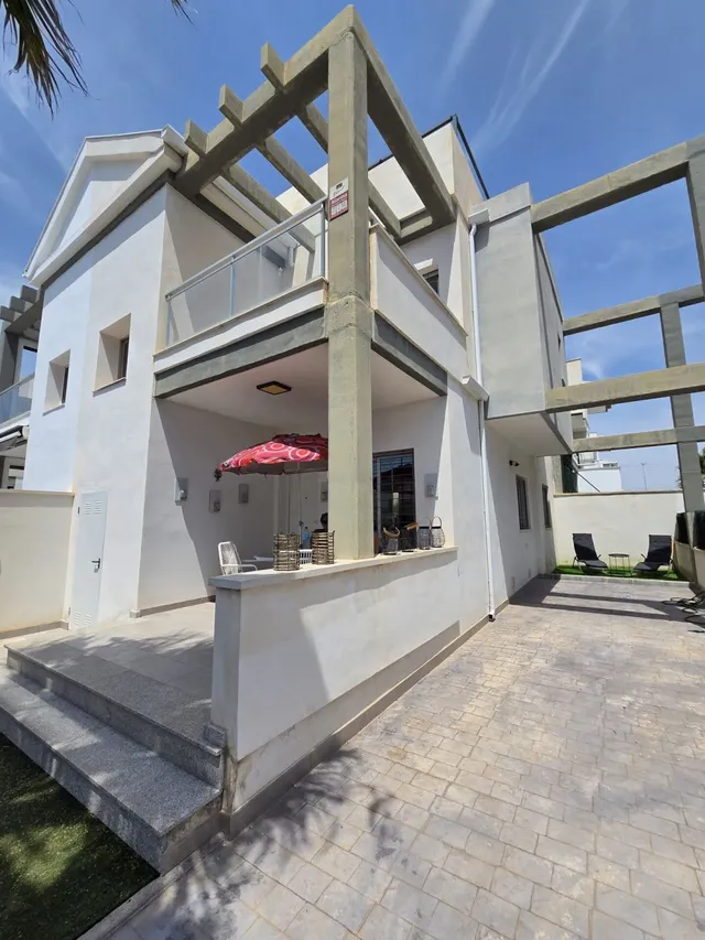CASA ADOSADA ESTILO MODERNO EN LA MEJOR ZONA DE PUNTA PRIMA — 19