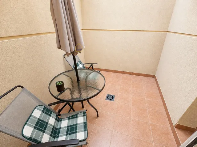 Dúplex de 4 dormitorios, cochera y patio en San José — 15