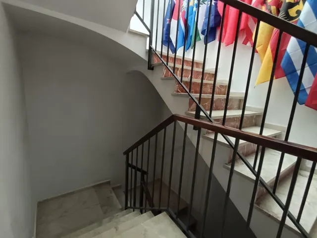 El verdadero lujo en el Realejo es tener tu propia cochera y compartir el edificio con un solo vecino. — 22
