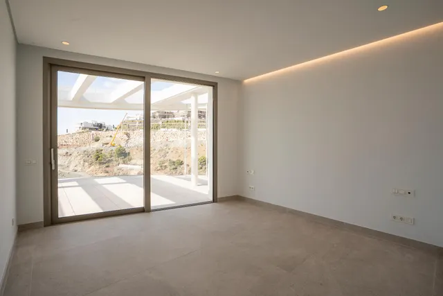Espectacular Ático de Lujo con solarium, piscina privada y vistas al mar. 4 dormitorios y 4 baños. Benahavis — 30