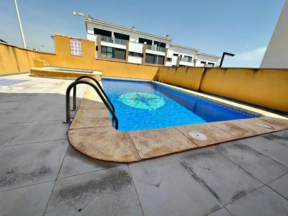Adosado tipo triplex en Guardamar del Segura.