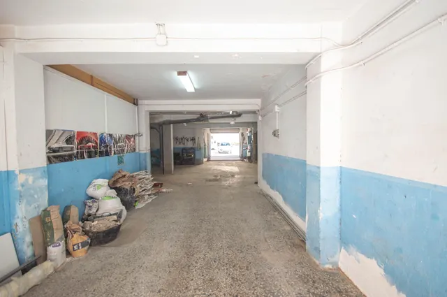 Local comercial de 333 m2 con gran patio de 200 m2 en calle Haití — 7