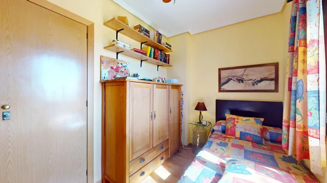 Última planta con balcón, mucha luz y vistas despejadas en calle Aragón — 24